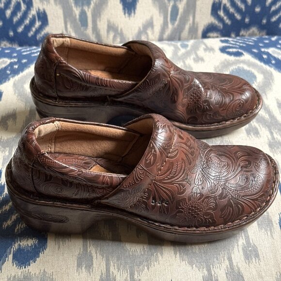 boc Born Concept Brown Embossed Peggy Clogs 7W Man Made Materials SOLD - Picture 3 of 16